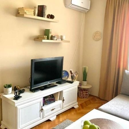 Cute, Spacious Apt In The Heart Of The Old Town 波德戈里察 外观 照片